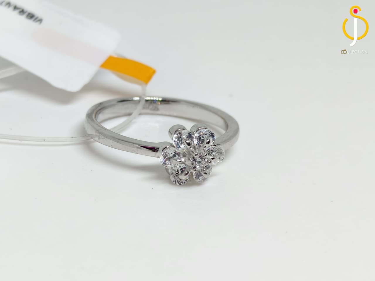 The Sparkling Daisy Ring