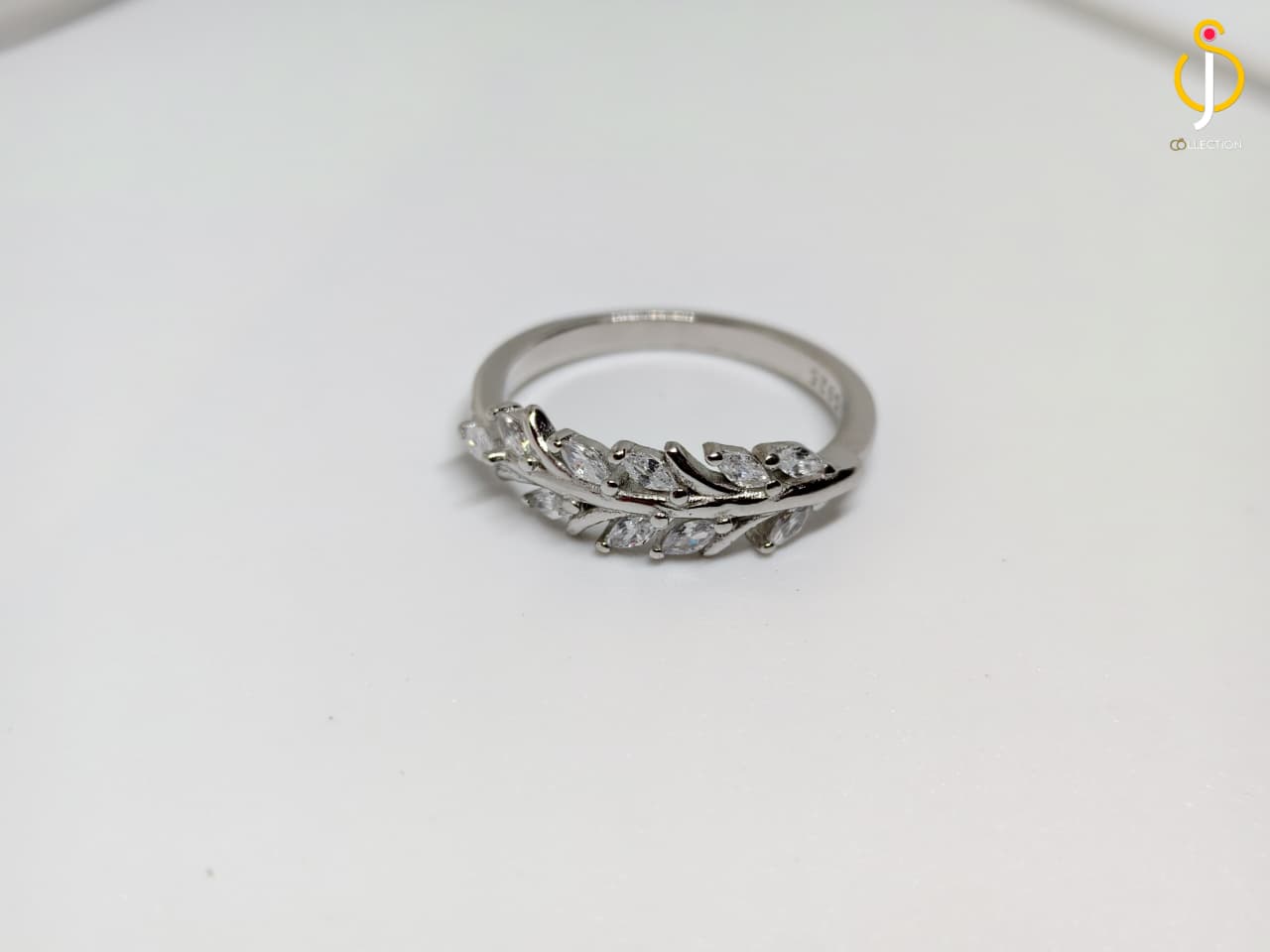 The Laurel Leaf Ring